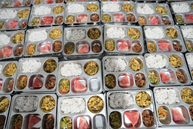 Setahun MBG Era Pragib: Sinergi Kementerian Pastikan Kualitas Gizi dan Kebersihan Menu