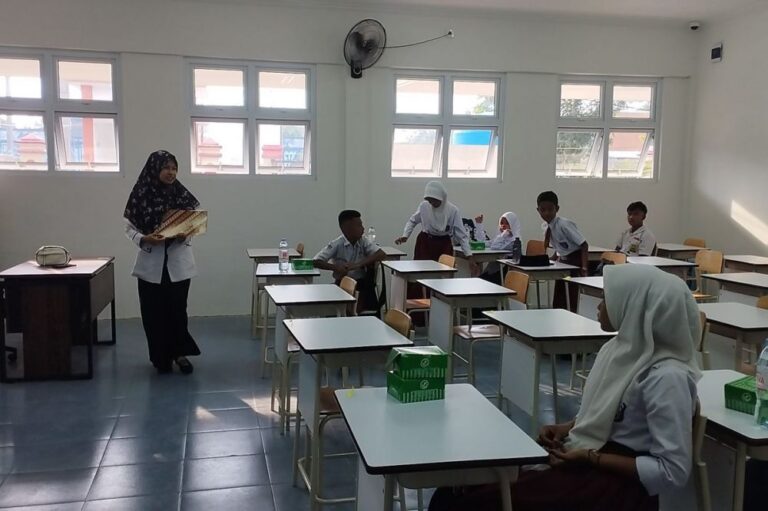 Sekolah Gratis Disiapkan di Daerah Terdampak Bencana Sumatra