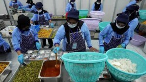 MBG Serap Tenaga Kerja Lokal, Pendapatan Warga Meningkat