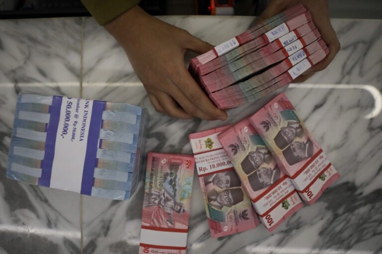 Dunia Bergejolak, Rupiah Indonesia Tetap Stabil