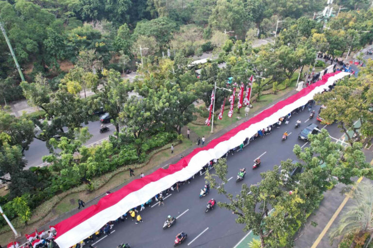Kirab Merah Putih, Mahasiswa Teguhkan Semangat Persatuan dan Indonesia Damai