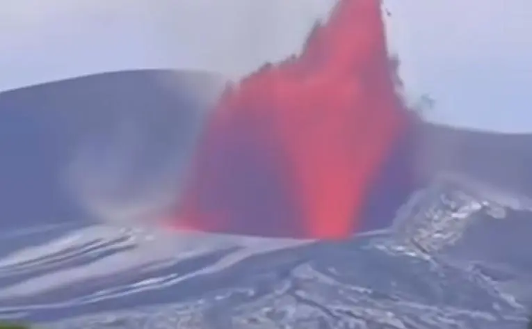 Pemerintah Bergerak Tangani Erupsi Anak Krakatau